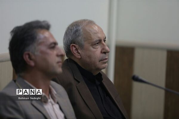 نشست نقد و بررسی طرح یک فوریتی(رفع انحصار از زبان انگلیسی در نظام آموزش همگانی کشور)
