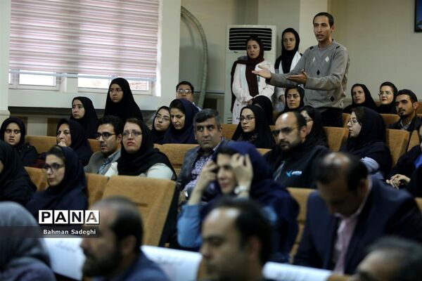 نشست نقد و بررسی طرح یک فوریتی(رفع انحصار از زبان انگلیسی در نظام آموزش همگانی کشور)