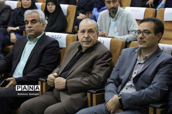 نشست نقد و بررسی طرح یک فوریتی(رفع انحصار از زبان انگلیسی در نظام آموزش همگانی کشور)
