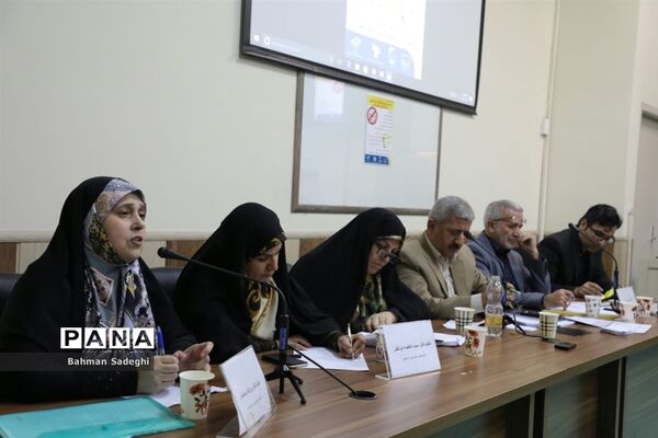 نشست نقد و بررسی طرح یک فوریتی(رفع انحصار از زبان انگلیسی در نظام آموزش همگانی کشور)