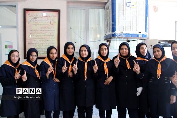 انتخابات شوراهای دانش آموزی در منطقه تبادکان مشهد