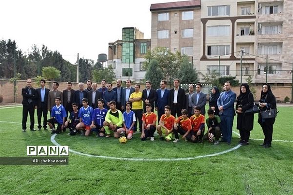 آیین بهره‌برداری از زمین‌های چمن مصنوعی