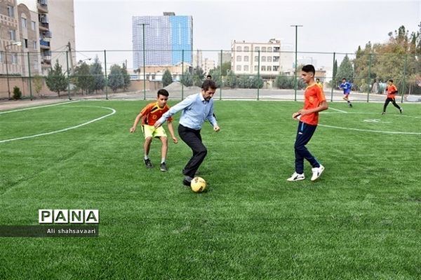 آیین بهره‌برداری از زمین‌های چمن مصنوعی