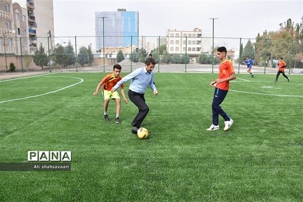 آیین بهره‌برداری از زمین‌های چمن مصنوعی