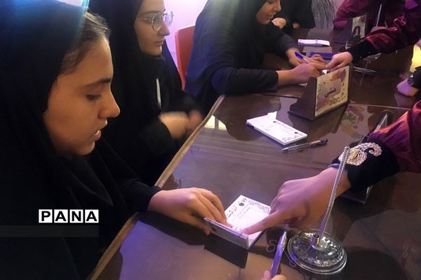 مراسم نمادین انتخابات شورای دانش‌آموزی