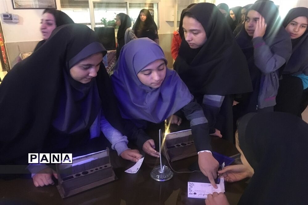 مراسم نمادین انتخابات شورای دانش‌آموزی