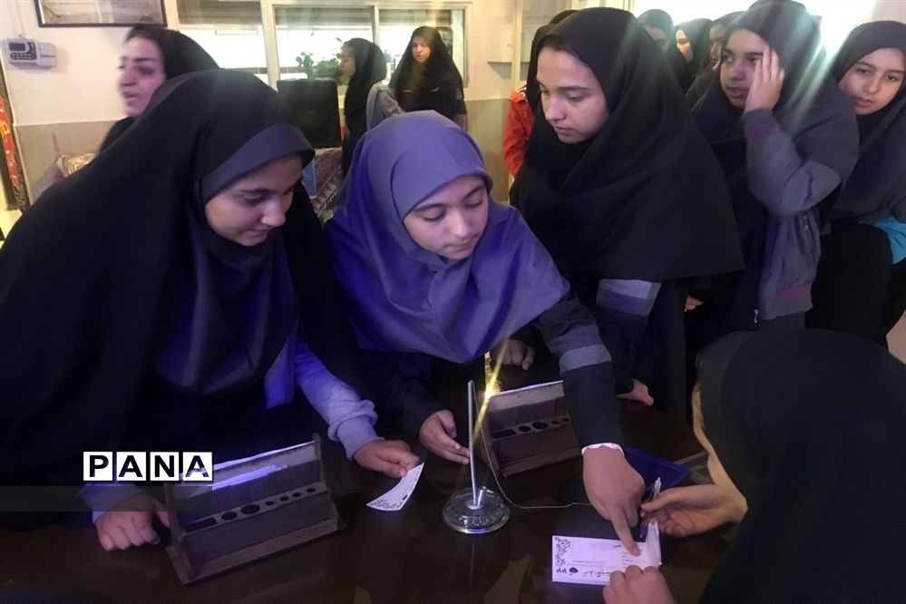 مراسم نمادین انتخابات شورای دانش‌آموزی