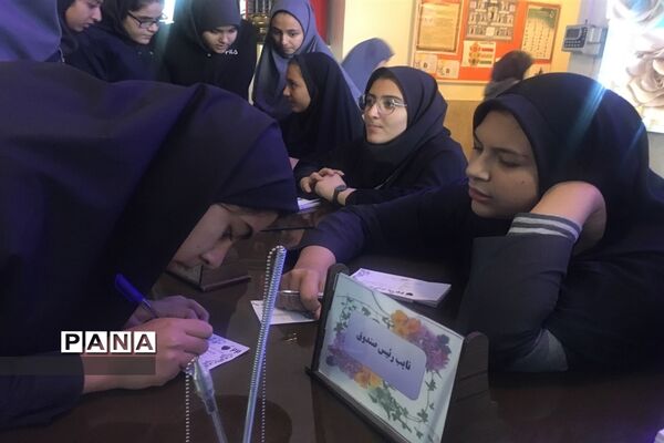 مراسم نمادین انتخابات شورای دانش‌آموزی