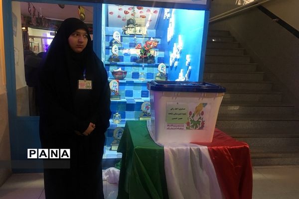 مراسم نمادین انتخابات شورای دانش‌آموزی