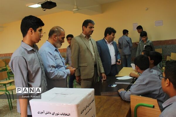 بازدید از بیست و دومین دوره انتخابات شوراهای دانش‌آموزی مدارس بوشهر