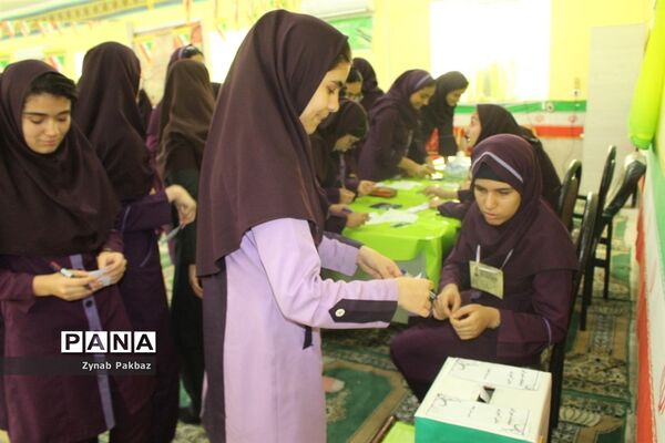 بازدید از بیست و دومین دوره انتخابات شوراهای دانش‌آموزی مدارس بوشهر