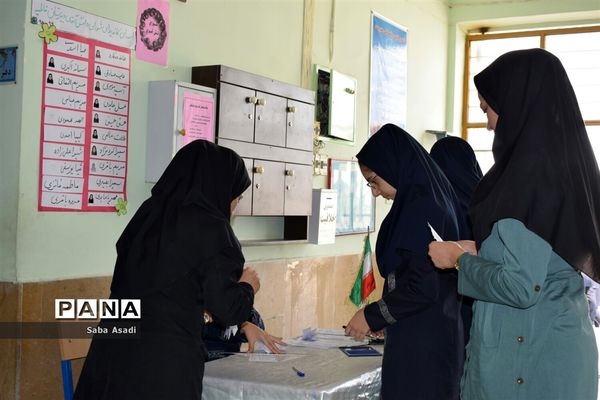 انتخابات شورای دانش‌آموزی در گله‌دار