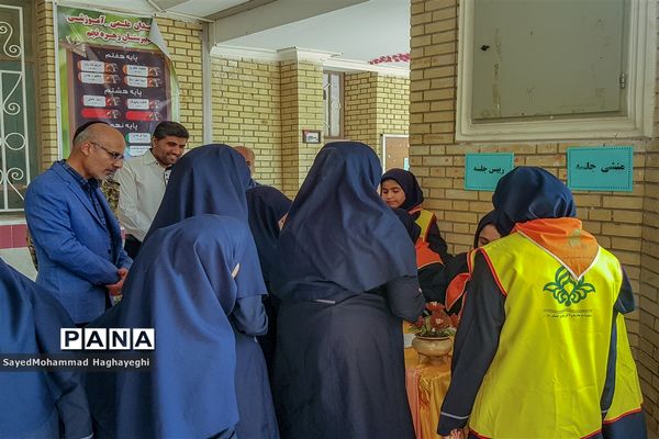 مشق دموکراسی در مدارس لامرد