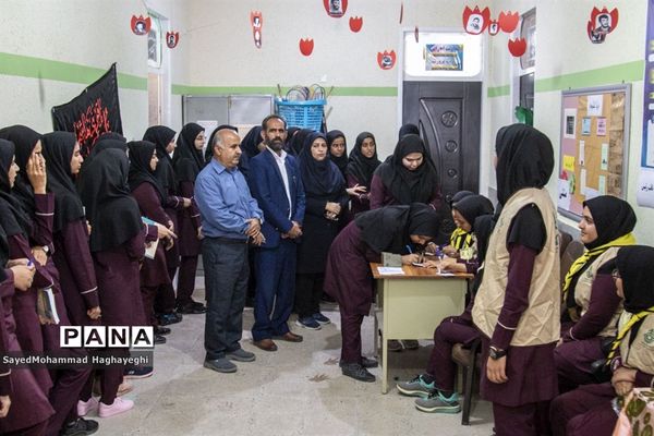 مشق دموکراسی در مدارس لامرد