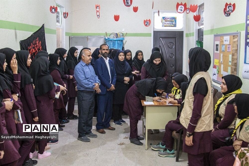 مشق دموکراسی در مدارس لامرد