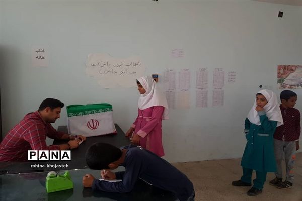 برگزاری انتخابات شورای دانش‌آموزی در مدارس شهرستان خنج