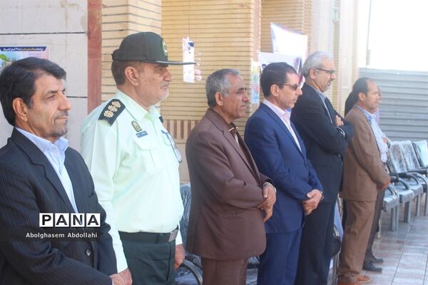 بزرگداشت پدافند غیر عامل در دبیرستان پسرانه مصلحیان شهرستان بوشهر