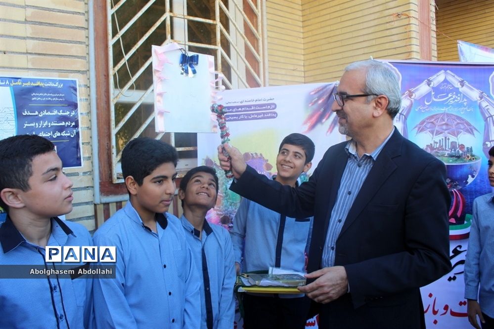 بزرگداشت پدافند غیر عامل در دبیرستان پسرانه مصلحیان شهرستان بوشهر