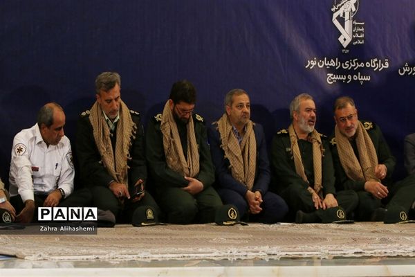 آیین افتتاحیه سراسری راهیان نوردانش آموزی کشوری در حرم مطهر امام(ره)