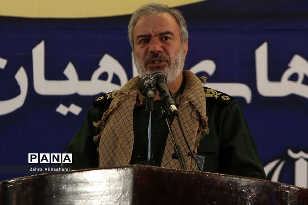 آیین افتتاحیه سراسری راهیان نوردانش آموزی کشوری در حرم مطهر امام(ره)