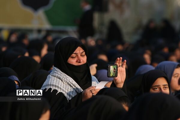 آیین افتتاحیه سراسری راهیان نوردانش آموزی کشوری در حرم مطهر امام(ره)