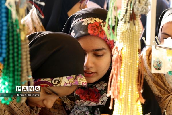 آیین افتتاحیه سراسری راهیان نوردانش آموزی کشوری در حرم مطهر امام(ره)