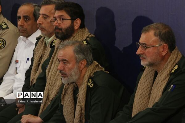 آیین افتتاحیه سراسری راهیان نوردانش آموزی کشوری در حرم مطهر امام(ره)