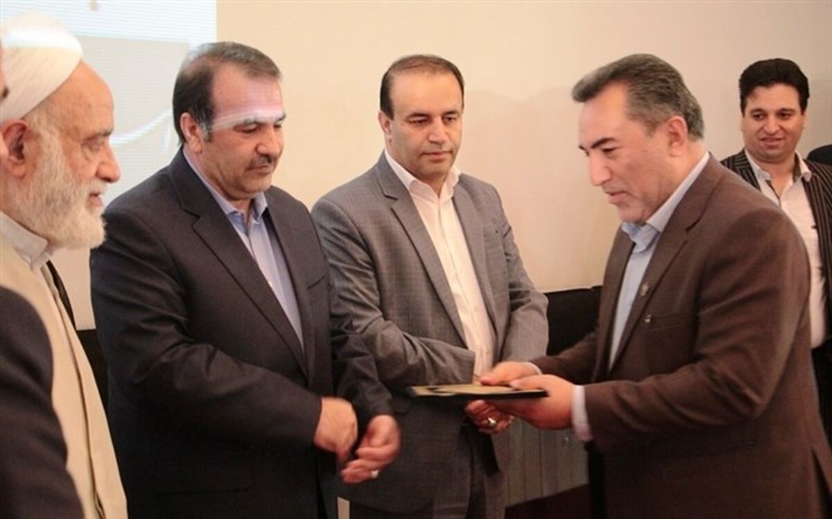 معرفی آموزش‌وپرورش فارس به‌عنوان دستگاه برتر استانی در اقامه نماز