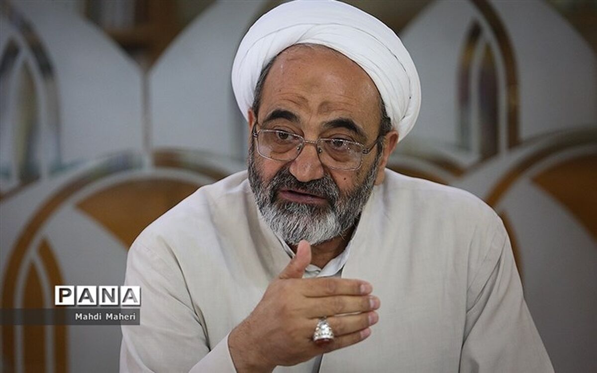 انتقاد رئیس سازمان پژوهش آموزش و وپرورش از وارد نشدن مضامین اسناد لانه جاسوسی به کتب درسی