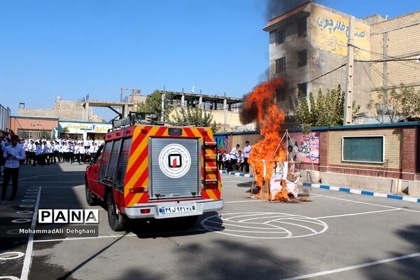 مانور پدافند غیرعامل در شهرستان بهارستان