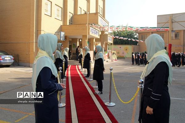 نواخته شدن زنگ استکبار ستیزی در مدارس شهرری