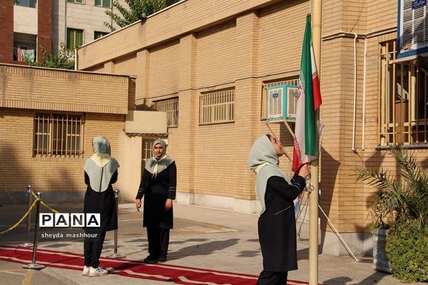 نواخته شدن زنگ استکبار ستیزی در مدارس شهرری