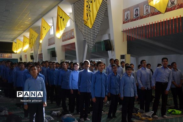 حضور دانش آموزان در حسینیه جماران برای تمرین سرود همگانی در راهپیمایی 13 آبان ماه