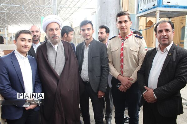 دیدار دانش آموزان نخبه و برگزیده کشوری فارس با نماینده ولی فقیه در استان فارس