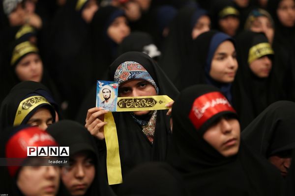دیدار هزاران نفر از دانش‌آموزان و دانشجویان  با رهبر انقلاب اسلامی