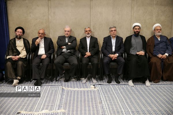 دیدار هزاران نفر از دانش‌آموزان و دانشجویان  با رهبر انقلاب اسلامی