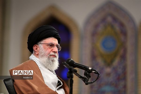 دیدار هزاران نفر از دانش‌آموزان و دانشجویان  با رهبر انقلاب اسلامی