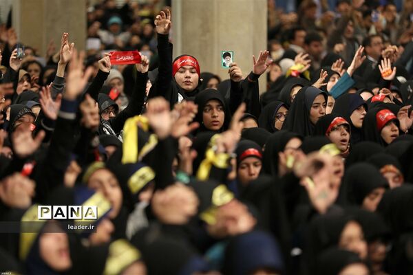 دیدار هزاران نفر از دانش‌آموزان و دانشجویان  با رهبر انقلاب اسلامی