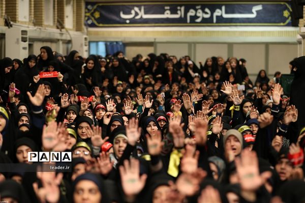 دیدار هزاران نفر از دانش‌آموزان و دانشجویان  با رهبر انقلاب اسلامی