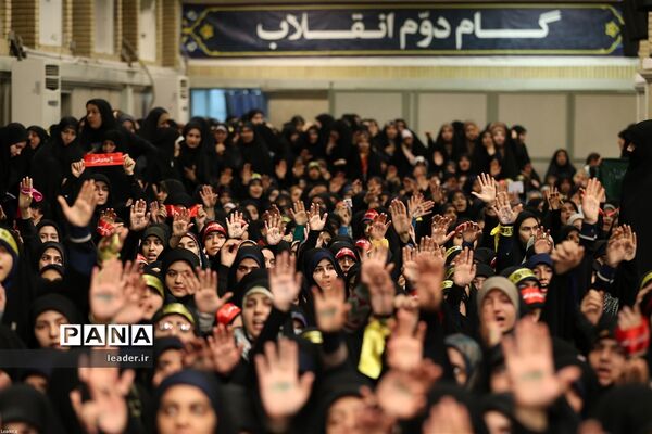 دیدار هزاران نفر از دانش‌آموزان و دانشجویان  با رهبر انقلاب اسلامی