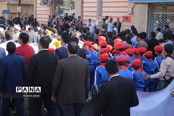 حضور پرشور دانش آموزان زاهدانی در راهپیمایی 13 آبان