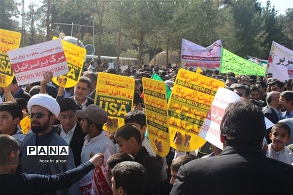 حضور پرشور دانش آموزان زاهدانی در راهپیمایی 13 آبان