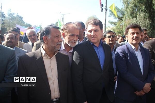 حضور پرشور دانش آموزان زاهدانی در راهپیمایی 13 آبان