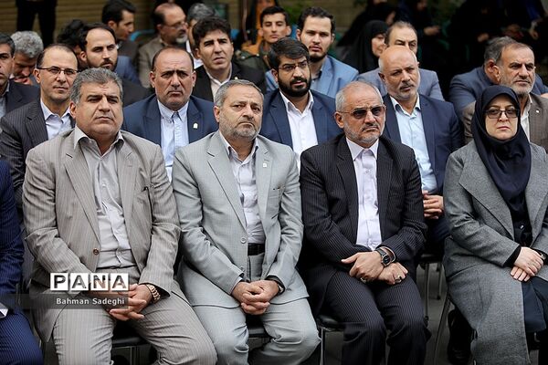 نواختن زنگ استکبار ستیزی  در مدارس