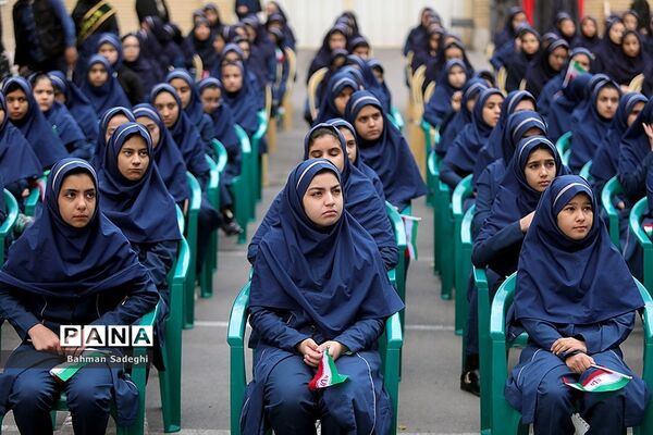 نواختن زنگ استکبار ستیزی  در مدارس