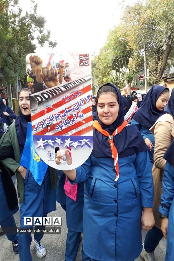 حضور تشکل‌ها در راهپیمایی 13 آبان