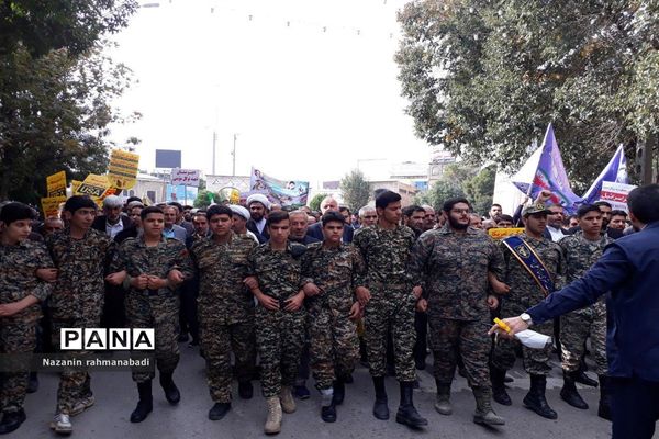 حضور تشکل‌ها در راهپیمایی 13 آبان