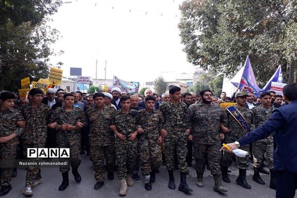 حضور تشکل‌ها در راهپیمایی 13 آبان