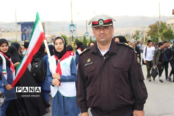 پیشتازان کهگیلویه و بویراحمد در میان اقشار مختلف مردم در راهپیمایی 13 آبان