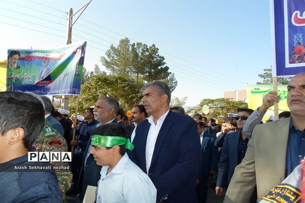 حضور پیشتازان  و فرهنگیان شهرستان بیرجند  در راهپیمایی 13 آبان